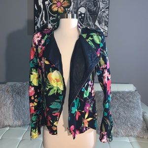 Cute vibrant floral jacket/blazer!